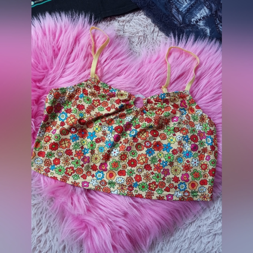 Retro "flower power" boho hippy curve plus cute crop top!